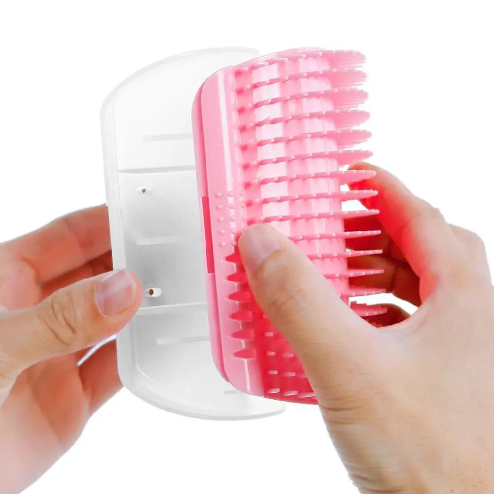 Self-Grooming Corner Brush for Cats with Tickling Comb™