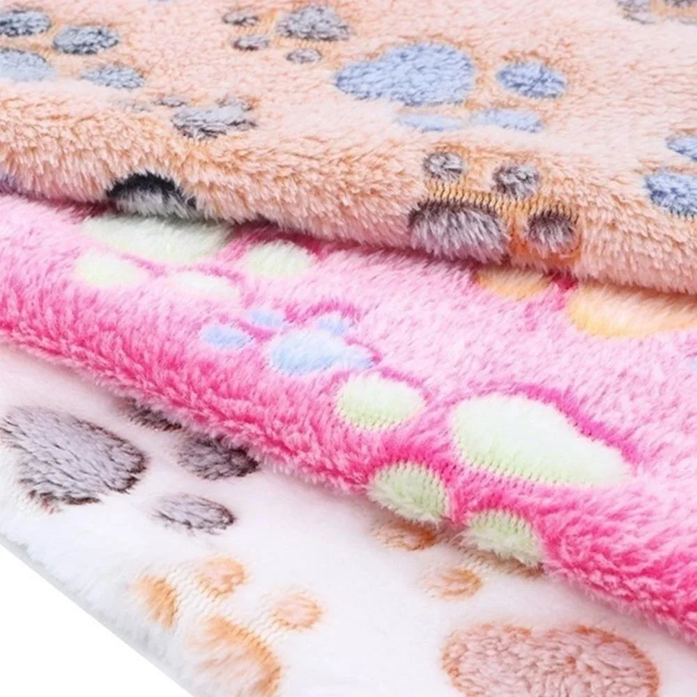 Soft & Fluffy Pet Blanket - Warm Cartoon Mat for Cats and Dogs™